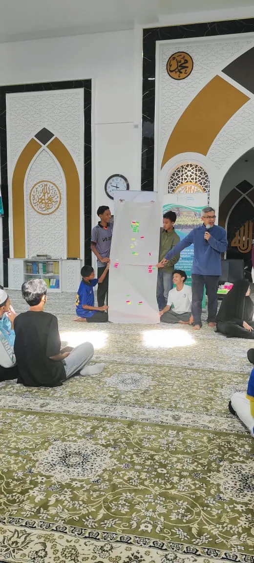 Participants taking part in an interactive learning activity at Masjid Imam Syafie