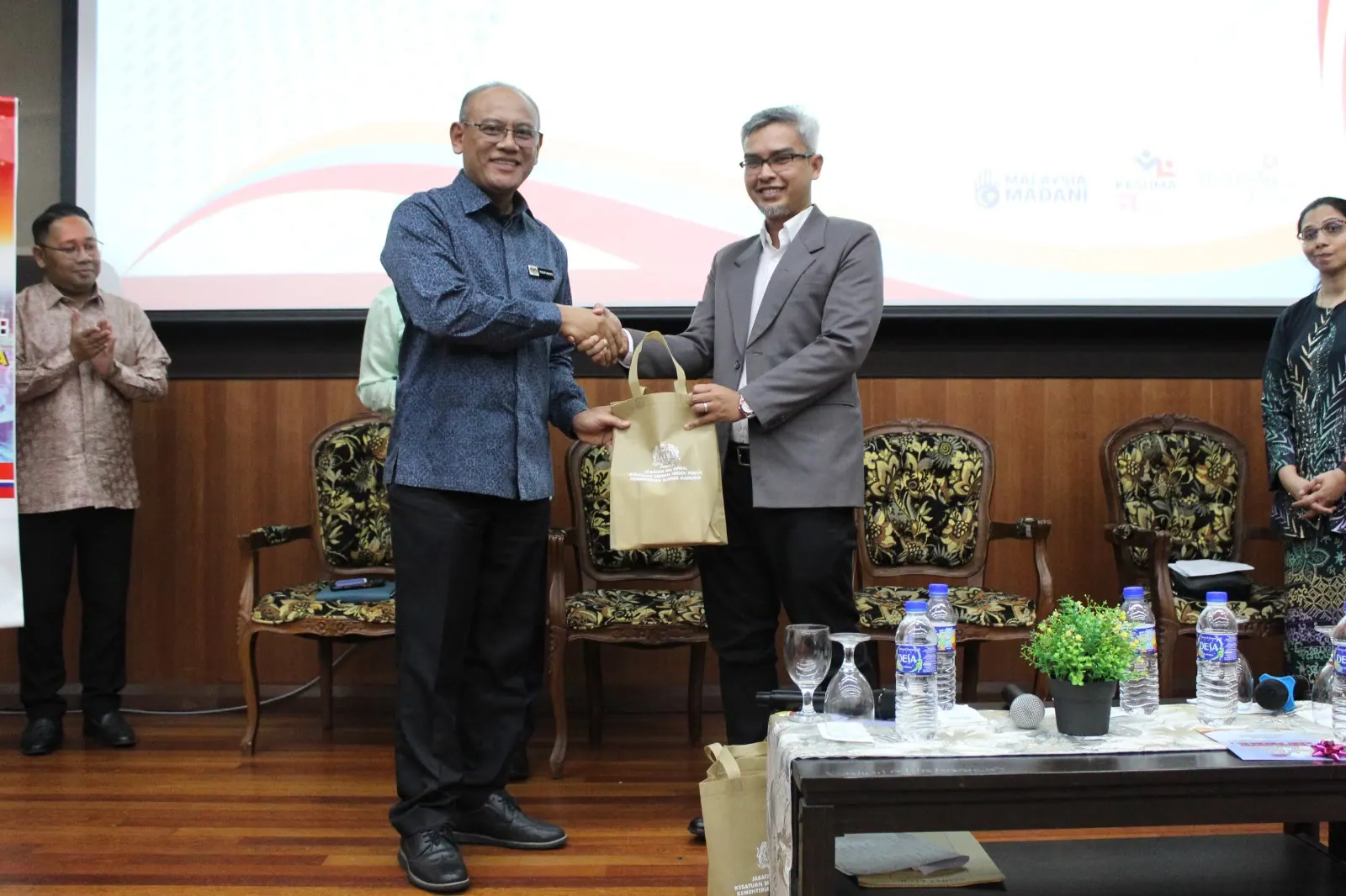 Facilitator receiving a token of appreciation following a KESUMA engagement