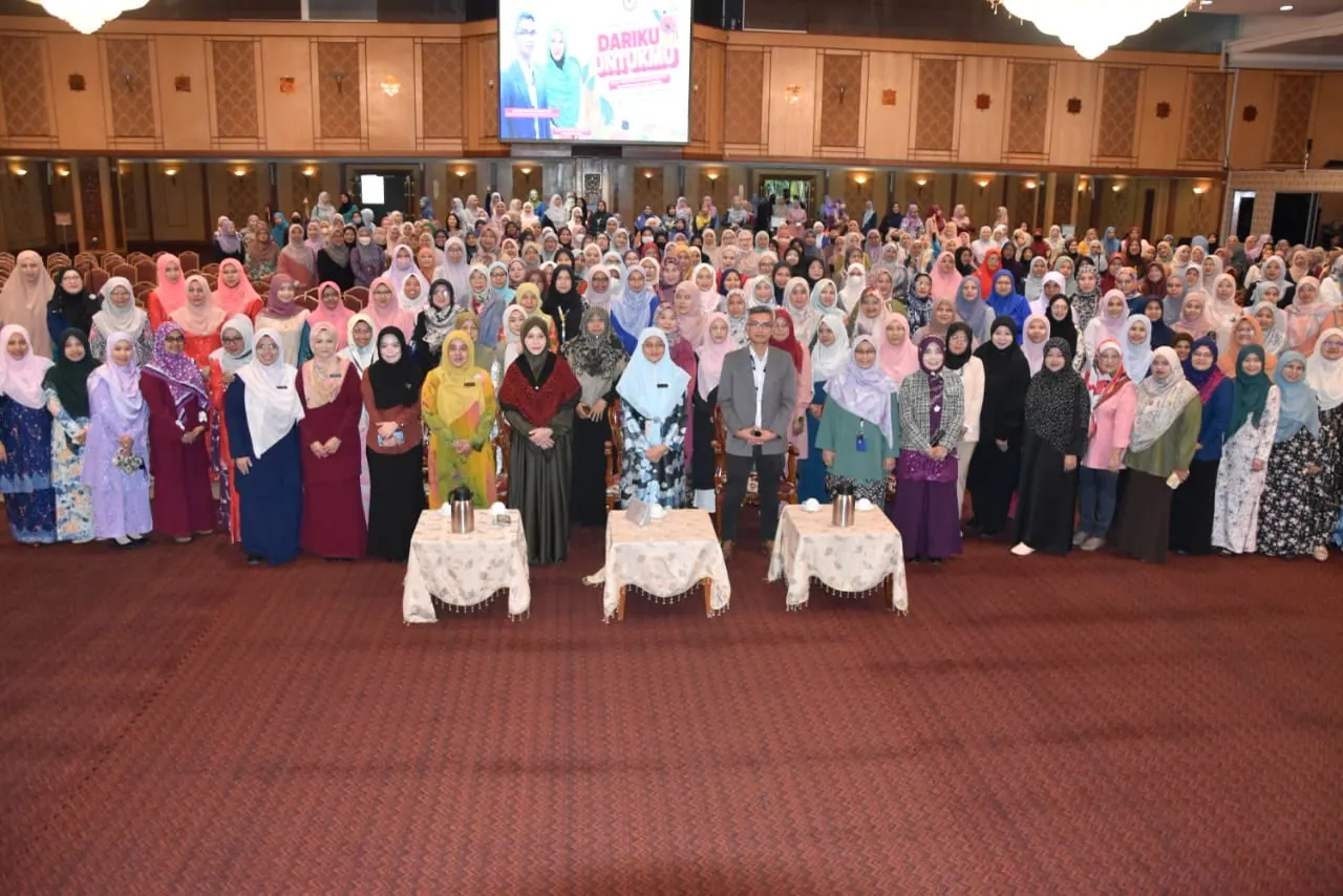 Large participant group at a past SUK Perak engagement